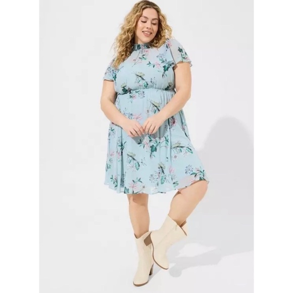 Size 1X Torrid Mini Chiffon Blue Floral High Neck Smocked Dress - Picture 1 of 9